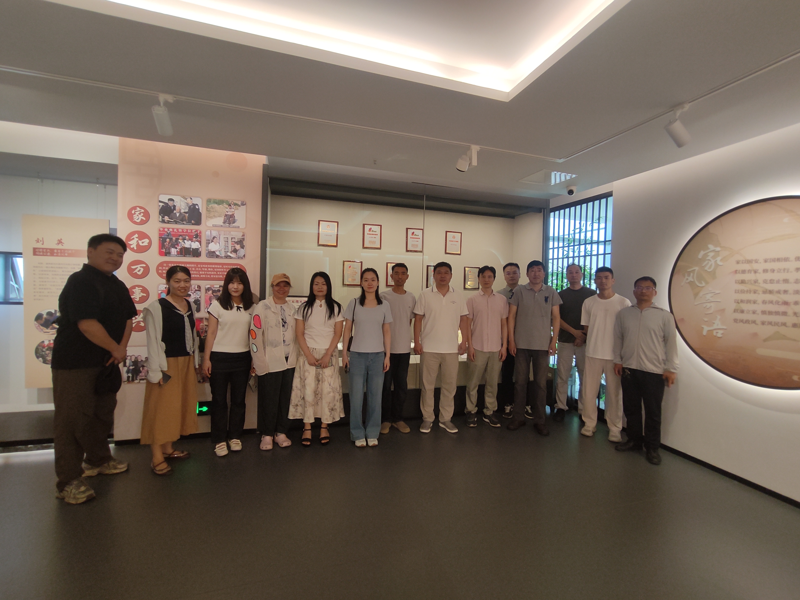 许昌市农村发展服务中心组织参观 “清润莲城 —— 许昌家风家教主题展”